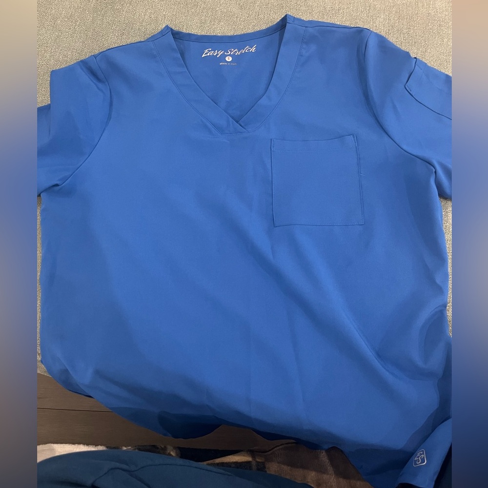 Women’s scrub top